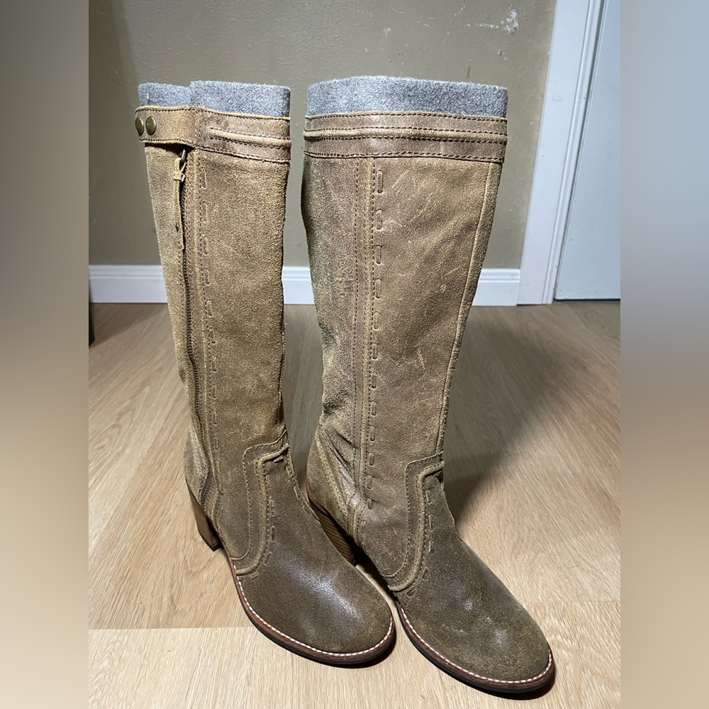 Fossil Rustic Olive Brown Boots with Wool Trim
